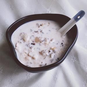 【減肥食譜】無糖卻有甜味——香蕉牛奶雜糧粥的做法 步驟6