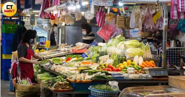 龙鬚菜、香菇、玉米笋连3年农药残留率都是0%，但营养师建议也要多元摄取其他蔬菜，只要正确清洗都能安心吃。（图／黄威彬摄）