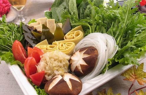 健康口福兩不誤 兩款素菜火鍋?zhàn)龇?