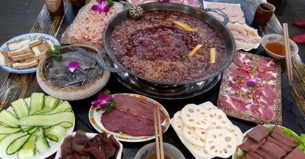 吃火鍋知識(shí)：必點(diǎn)和少點(diǎn)的“菜” 六個(gè)步驟避開(kāi)火鍋??！
