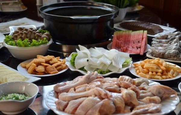 吃火鍋知識(shí)：必點(diǎn)和少點(diǎn)的“菜” 六個(gè)步驟避開(kāi)火鍋??！