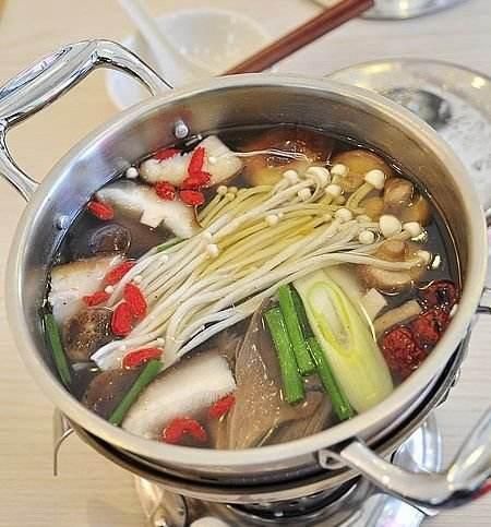 7種火鍋湯底的做法，辣的不辣的，葷的素的！大冬天在家涮起來！