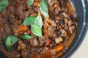 【健康三餐】黑醋紅酒燉牛肉的做法 步驟6