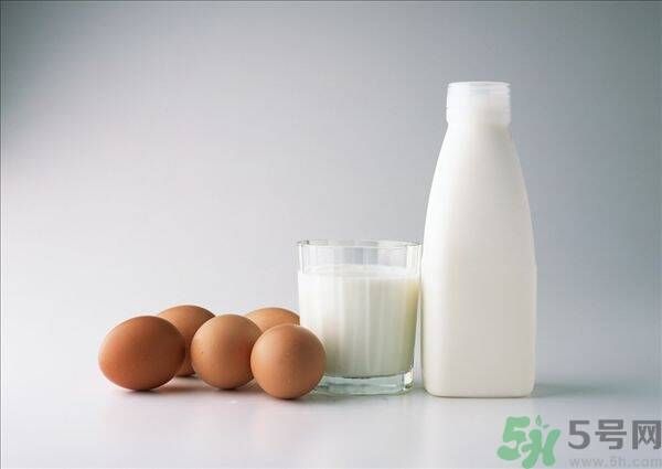 健身喝什么牛奶？健身喝全脂牛奶還是脫脂牛奶？