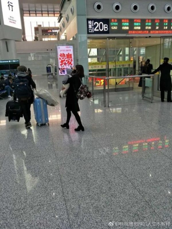 陳妍希抱娃姿勢(shì)引爭(zhēng)議
