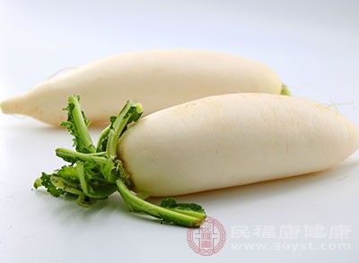 將白蘿卜切成塊