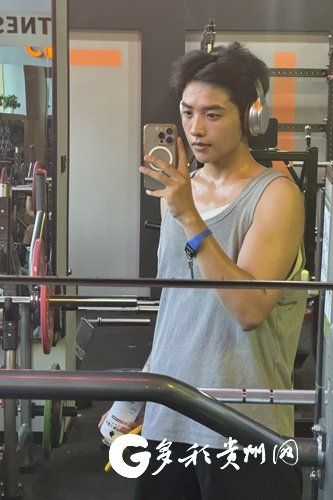 現(xiàn)在只要不工作，陳熠都都會(huì)去健身房鍛煉