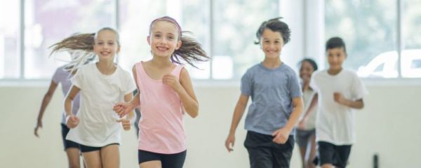 小孩玩飛盤的好處和壞處 小孩玩飛盤需要注意什么 小孩玩飛盤的方法