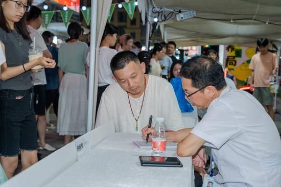 拯救“脆皮青年”，這場(chǎng)公益中醫(yī)市集人氣爆棚！市民沉浸式“趕集”感受中醫(yī)魅力