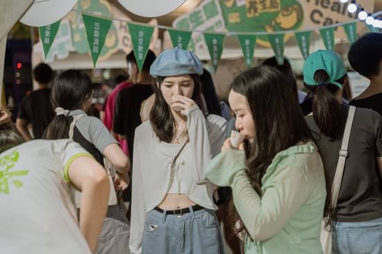 拯救“脆皮青年”，這場(chǎng)公益中醫(yī)市集人氣爆棚！市民沉浸式“趕集”感受中醫(yī)魅力