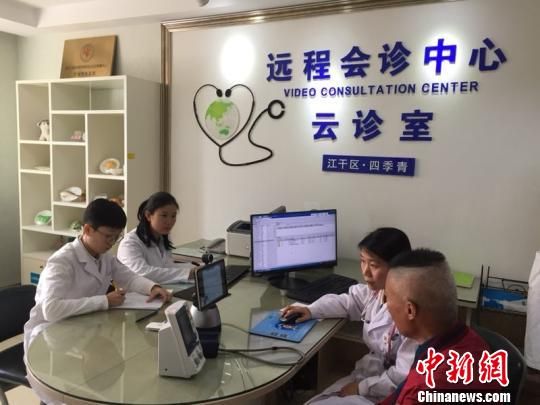 遠(yuǎn)程會診中心云診室?！≈煲?攝