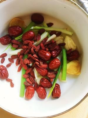 清湯椒麻火鍋湯底的做法 步驟1