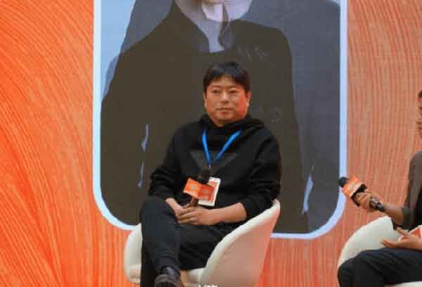 53歲高曉松身材暴瘦剪掉長發(fā)變化大