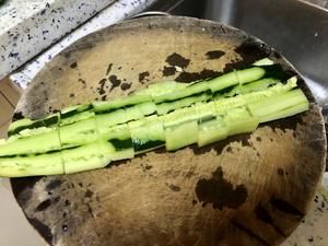 夏日涼拌青瓜-萬能涼拌調(diào)料的做法 步驟1