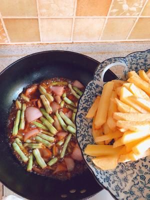 醬悶豆角土豆的做法 步驟2