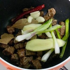 番茄土豆?fàn)F牛腩 (下飯利器 香嫩又多汁)的做法 步驟5
