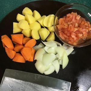 番茄土豆?fàn)F牛腩 (下飯利器 香嫩又多汁)的做法 步驟6