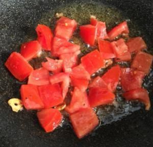鲜虾番茄意面的做法步骤 第4步
