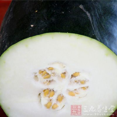 冬瓜富含汁液，进入人体后，会刺激肾脏增加尿液