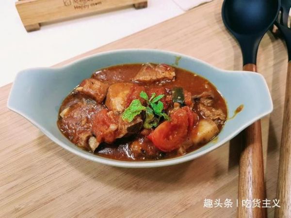 番茄燉豬肉,酸甜茄汁,趁熱食用非常下飯!