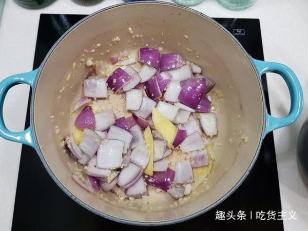 番茄燉豬肉,酸甜茄汁,趁熱食用非常下飯!