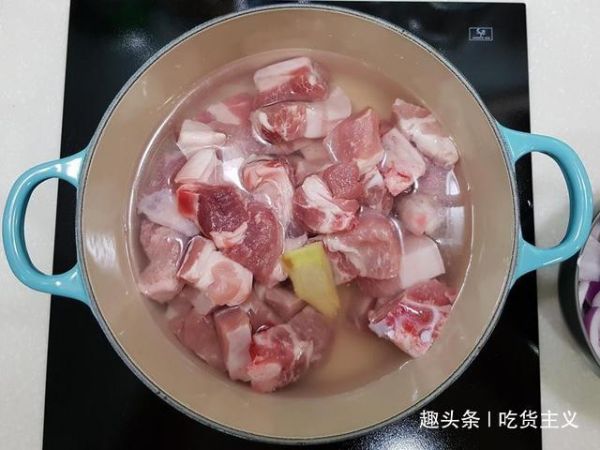 番茄燉豬肉,酸甜茄汁,趁熱食用非常下飯!