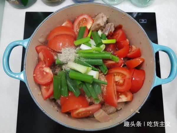 番茄燉豬肉,酸甜茄汁,趁熱食用非常下飯!