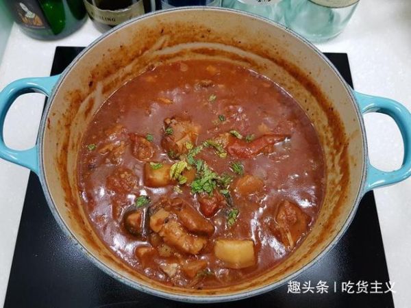 番茄燉豬肉,酸甜茄汁,趁熱食用非常下飯!