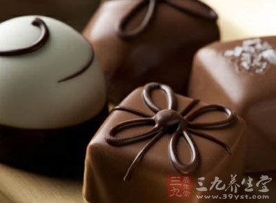 不可以吃更多的巧克力，不可以吃更多的薯片