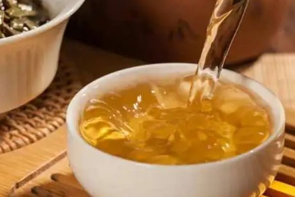 生茶适合什么样的人喝，高血压/高血脂/便秘/食欲低
