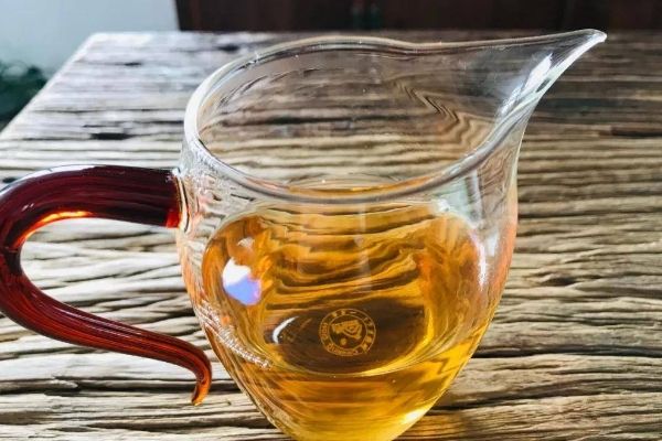 生茶适合什么样的人喝，高血压/高血脂/便秘/食欲低