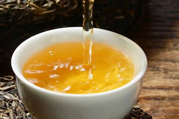 生茶适合什么样的人喝，高血压/高血脂/便秘/食欲低