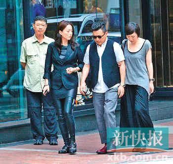 搀扶慢行