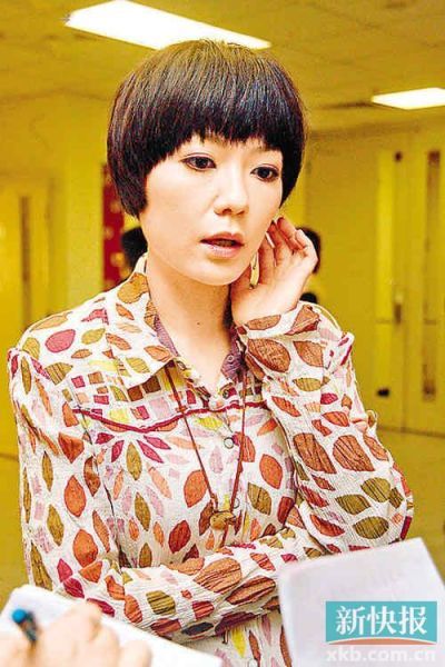 身在寧波的田蕊妮很擔(dān)心丈夫。