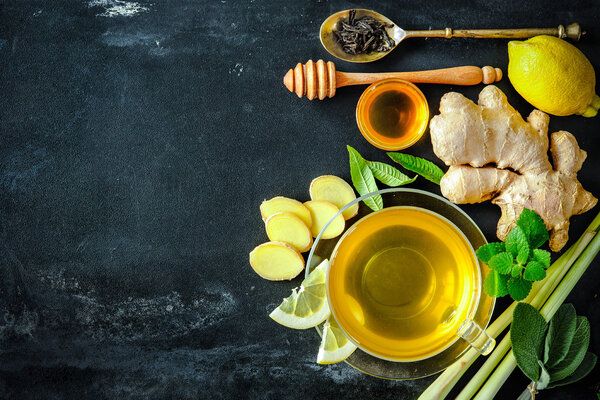 嗓子疼不一定是咽炎 试试蜂蜜柠檬茶水