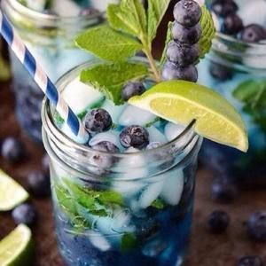 detox water 自制排毒养颜水 健康饮料 果蔬泡汁的做法步骤 第2步