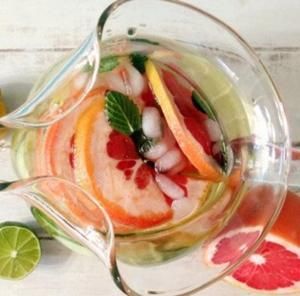 detox water 自制排毒养颜水 健康饮料 果蔬泡汁的做法步骤 第5步