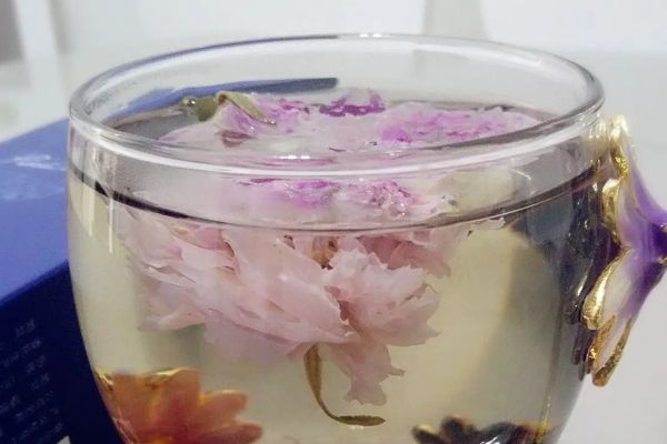 肝火太旺能喝玫瑰花嗎，適量喝玫瑰花茶對(duì)肝臟有益