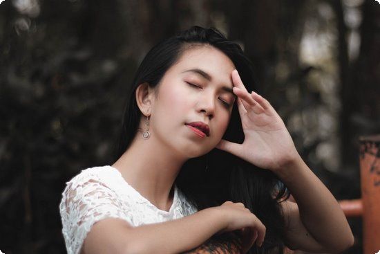 3個(gè)瑜伽動(dòng)作腰部瘦身超簡(jiǎn)單