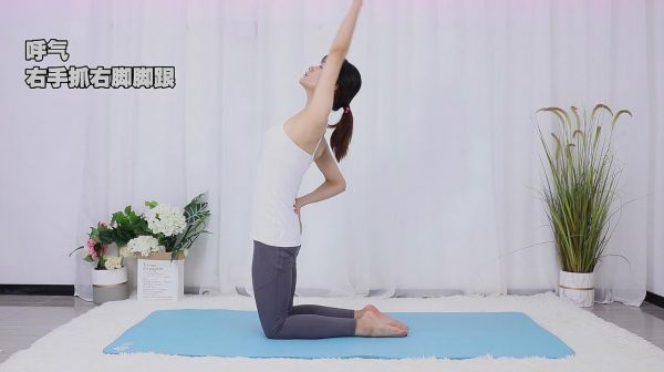 瑜伽教學(xué)：每天手臂轉(zhuǎn)圈觸腳，打通堵塞減大肚子，還能練腰部力量