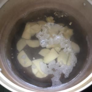 冬筍千張結(jié)蒸醬排骨的做法 步驟2