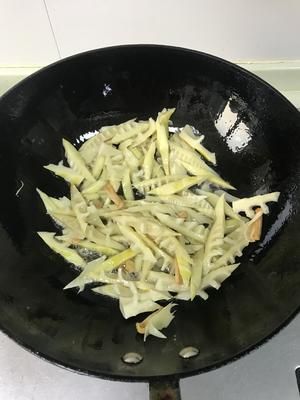 雪菜鮮筍燉豆腐的做法 步驟3