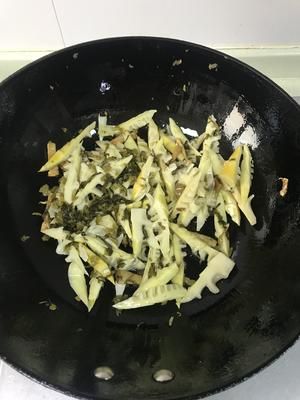 雪菜鮮筍燉豆腐的做法 步驟4