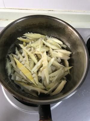 雪菜鮮筍燉豆腐的做法 步驟2