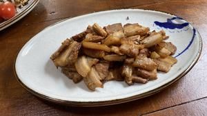 電飯鍋熱呼呼的五花肉煲仔飯的做法 步驟3