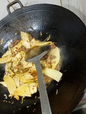 不灼水的冬筍炒臘肉的做法 步驟3