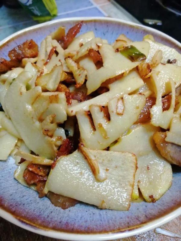 鲜笋炒腊肉（超简单又下饭）的做法