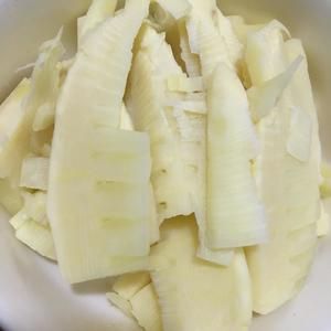 清燉小排冬筍海帶湯的做法 步驟2