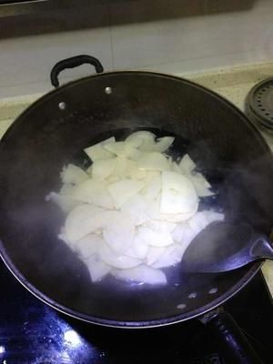 冬筍燉臘肉的做法 步驟3