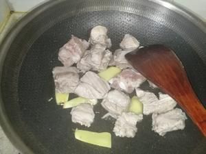 鮮香冬筍燉排骨的做法 步驟3